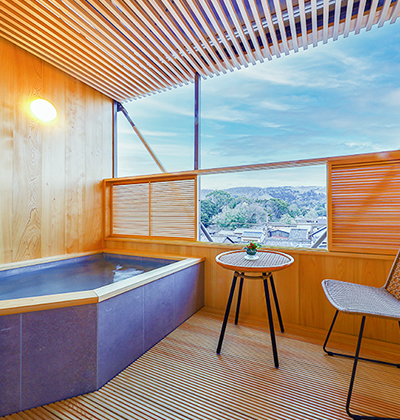 世界遺産・若草山が見渡せる 露天風呂付客室